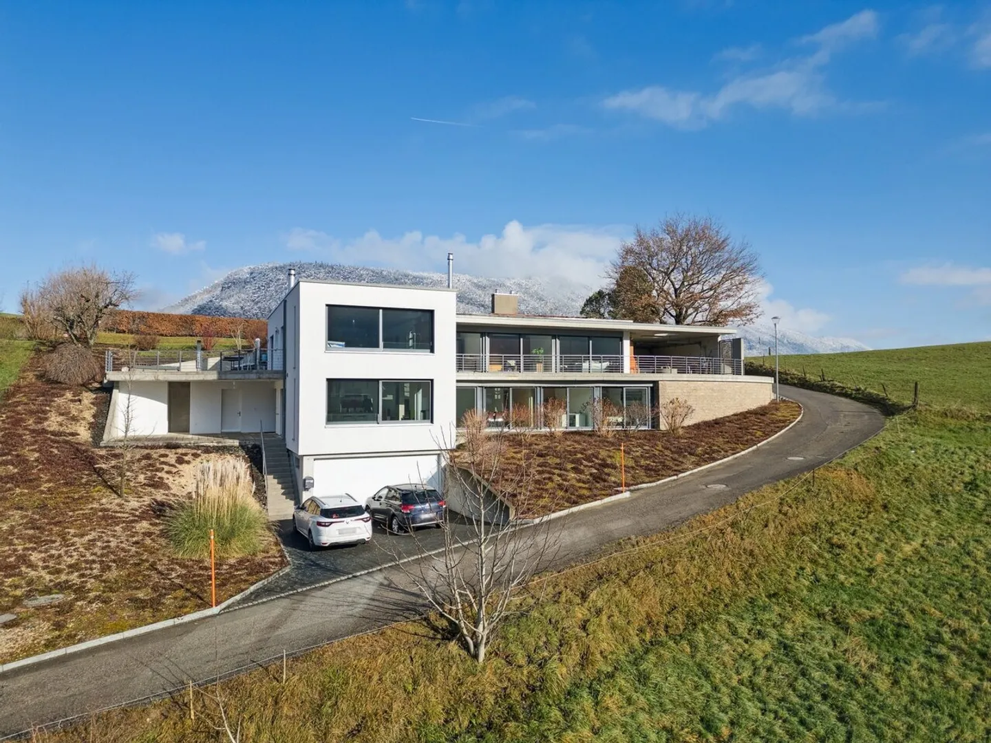 Traumwohnung, Design und funkelnder Blick über Moutier - Foto 1 von 12