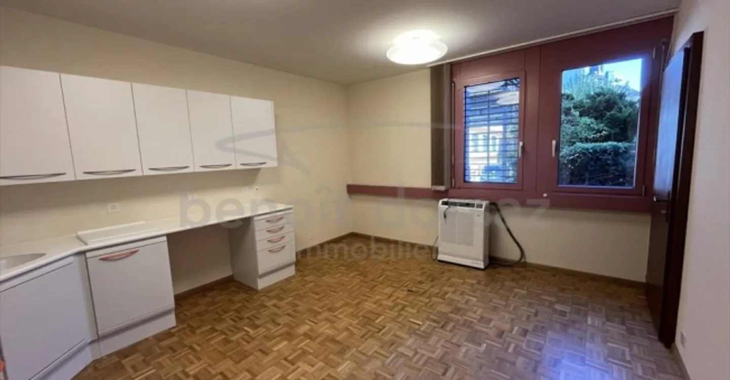 Ufficio 4.5 stanze - Foto 6 di 9