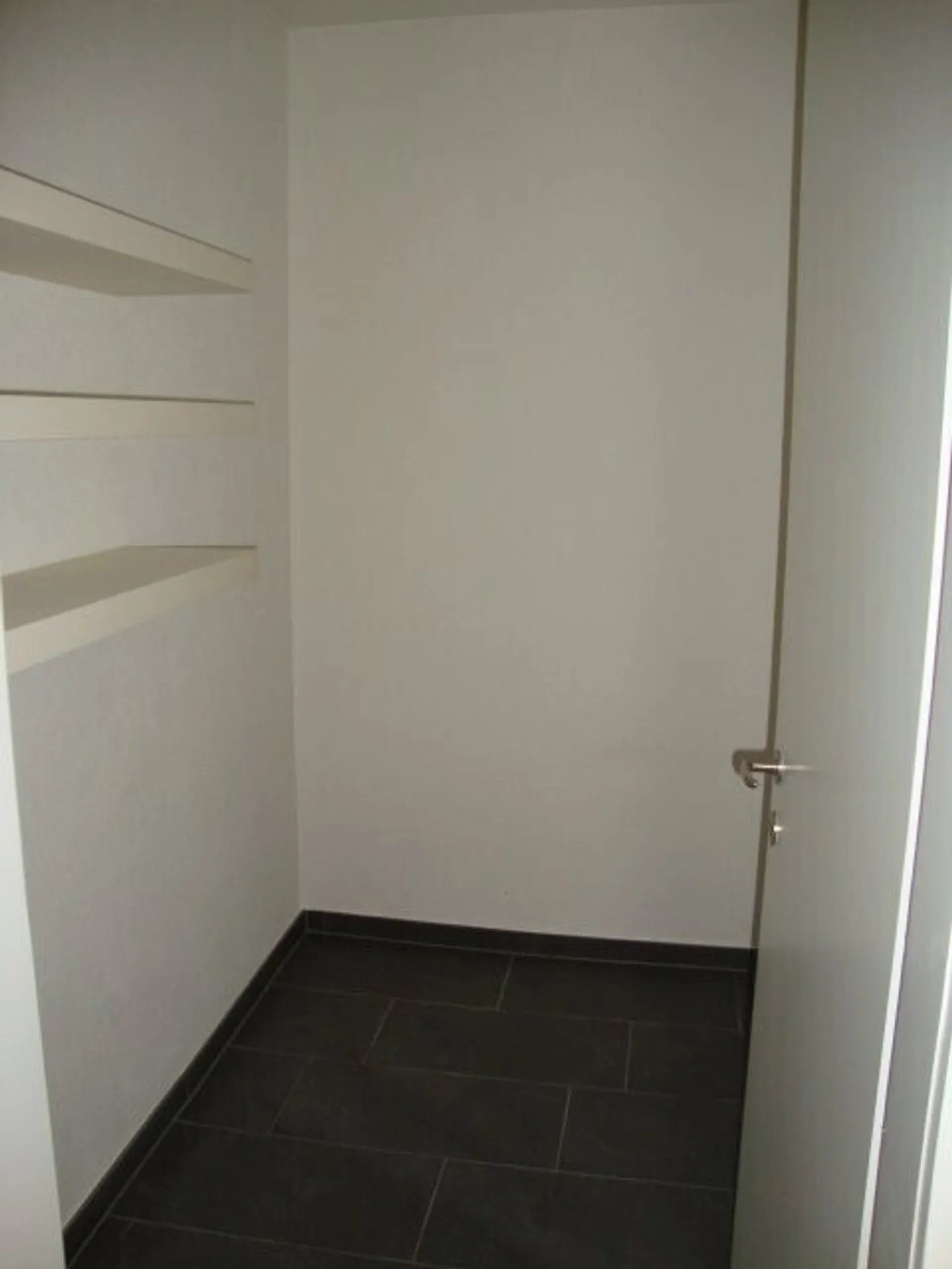 Schöne helle Wohnung, befristet bis 31.03.2207 - Foto 2 von 9