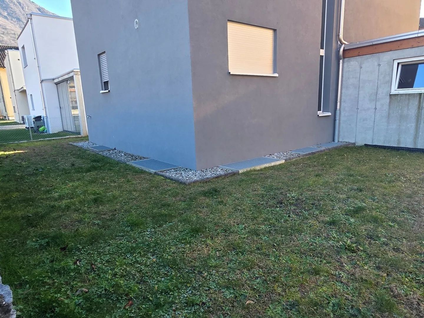 Neu gebaute Villa in Wohngegend - Foto 14 von 17