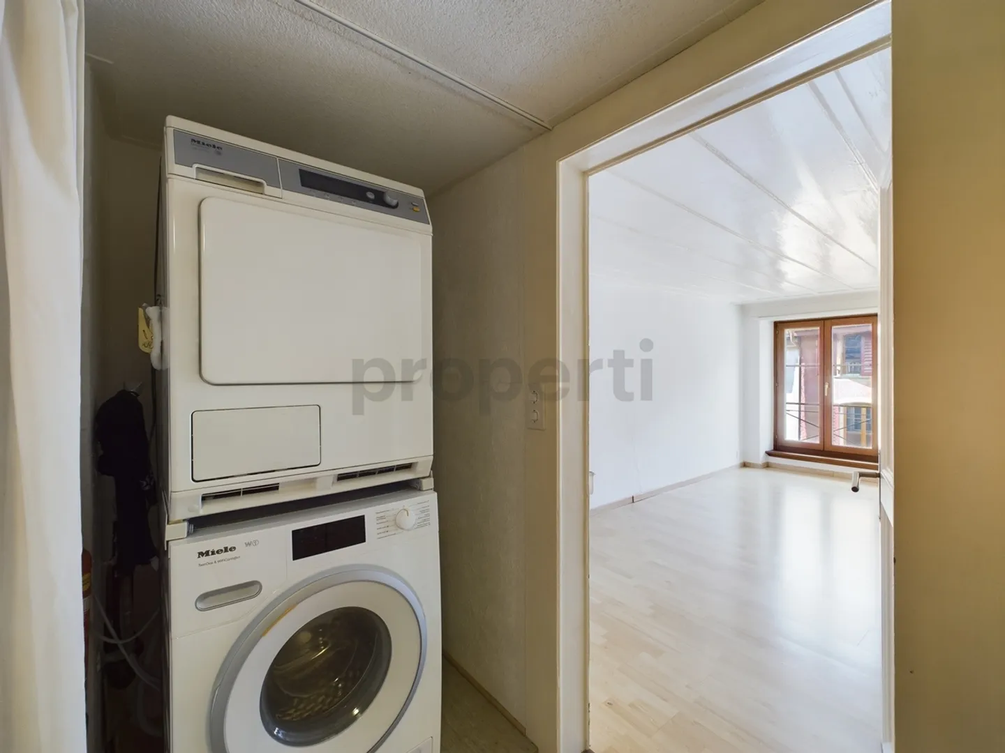 Charming Triplex in the Old Town of La Neuveville - Photo 10 of 12
