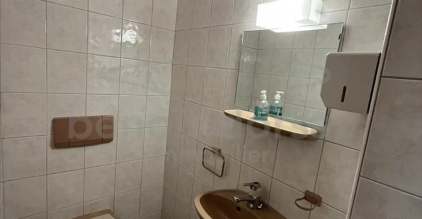 Ufficio 4.5 stanze - Foto 8 di 9