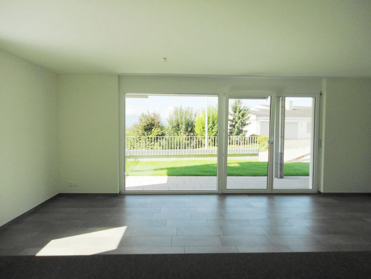 4.5-room apartment with garden seating area - Photo 3 of 8