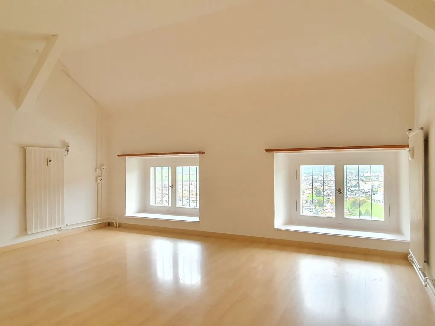 Affordable and well-preserved 3.0-room attic apartment - Photo 2 of 8