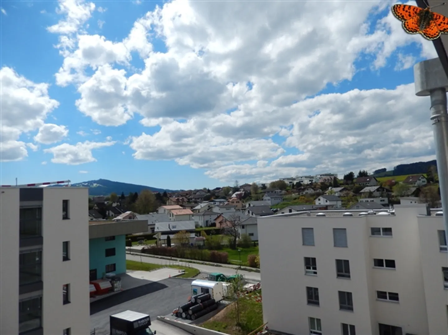 BELLES 2 1/2 CHAMBRES - Vue Merveilleuse! - Photo 1 sur 10