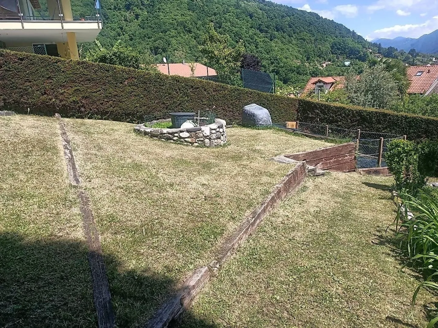 Building land with lake view and private access - exclusive location near Lake Lugano - Photo 1 of 13