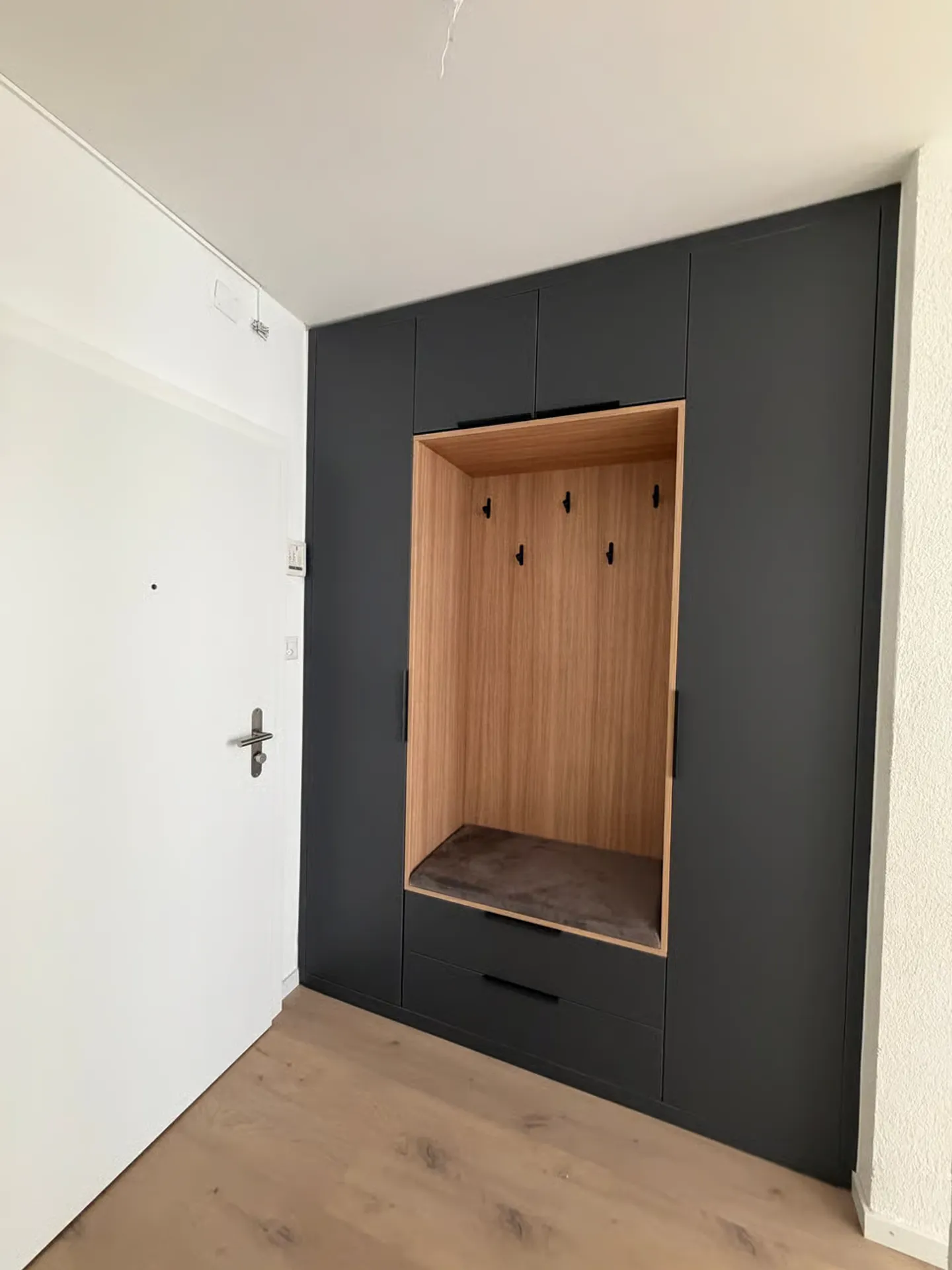 In affitto - Splendido appartamento di 2,5 locali completamente ristrutturato nel cuore di Friburgo - Foto 6 di 7