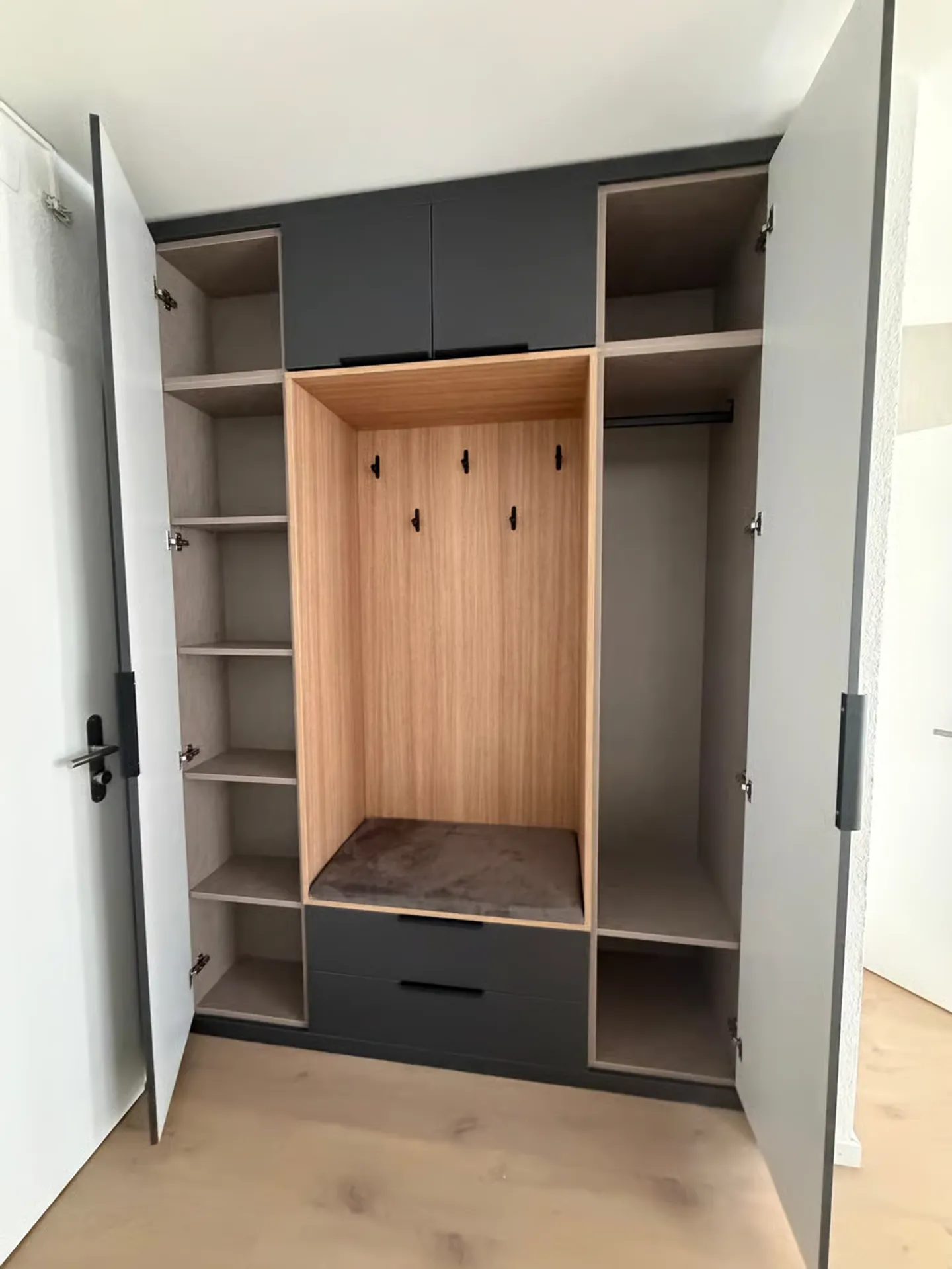 In affitto - Splendido appartamento di 2,5 locali completamente ristrutturato nel cuore di Friburgo - Foto 7 di 7