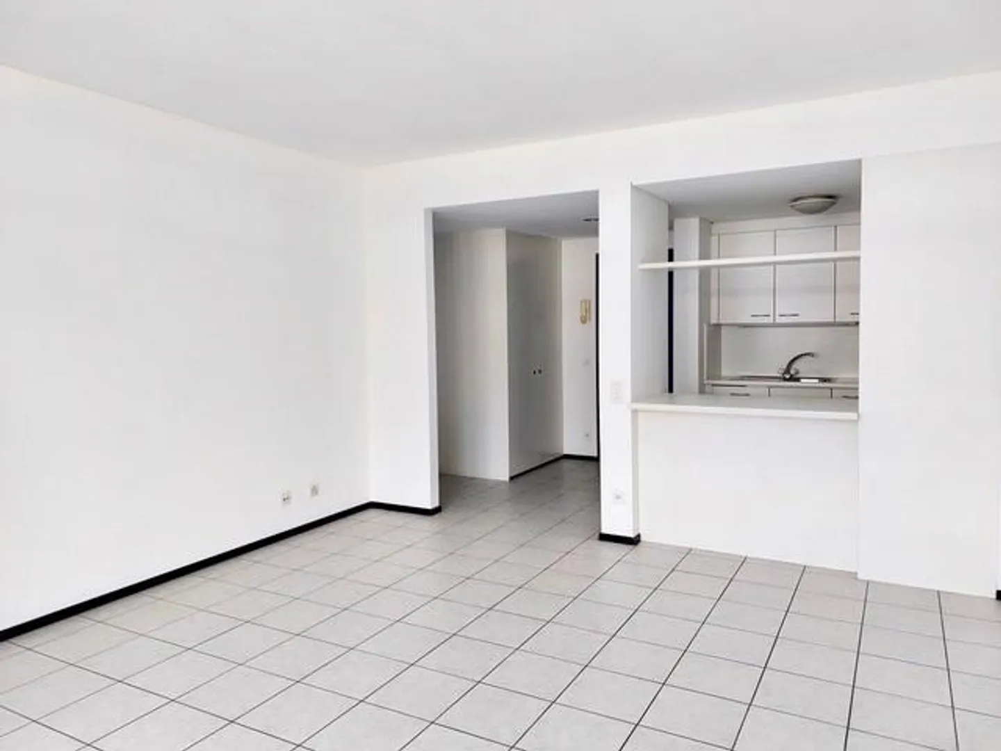 2.5-room apartment in a strategic area in Chiasso - Photo 2 of 7