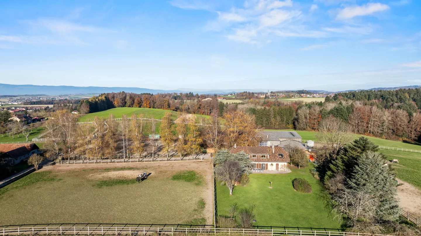 Rare equestrian property with high potential near Lausanne - Photo 3 of 15