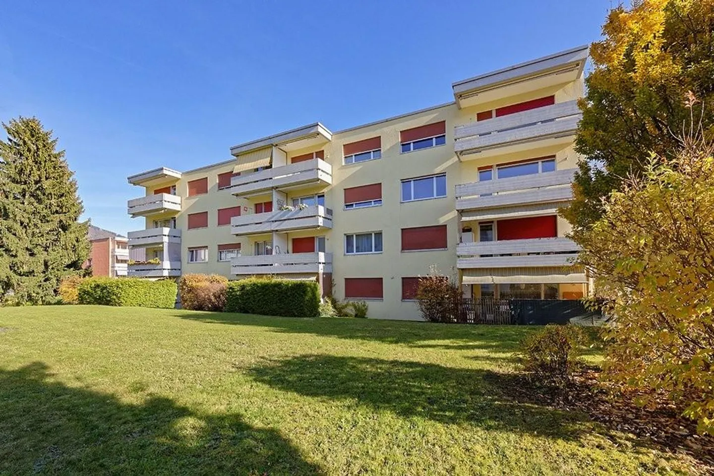 Vue sur le vert dans un quartier familial - Photo 1 sur 11