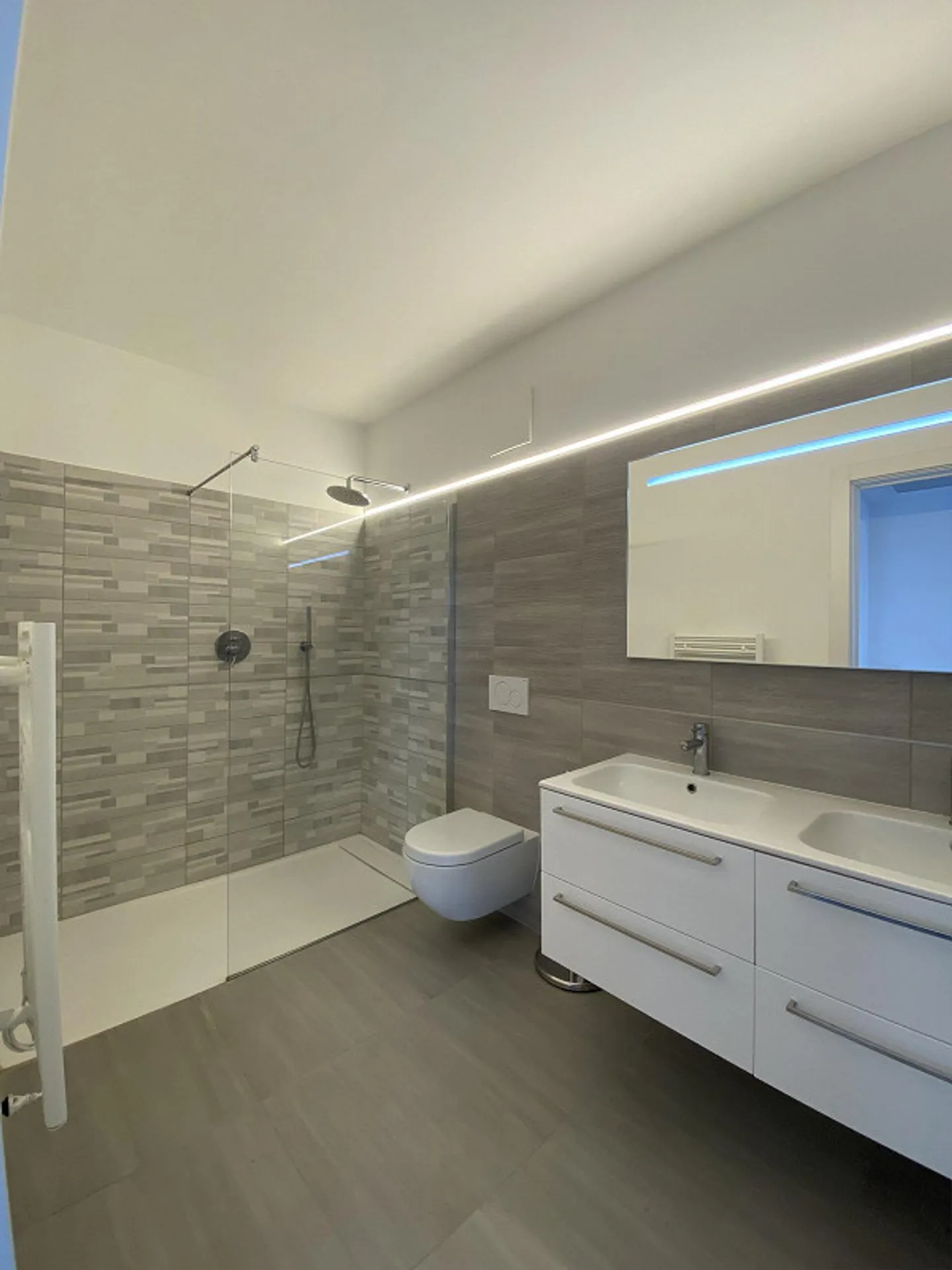 Appartamento moderno con terrazza - Foto 7 di 11