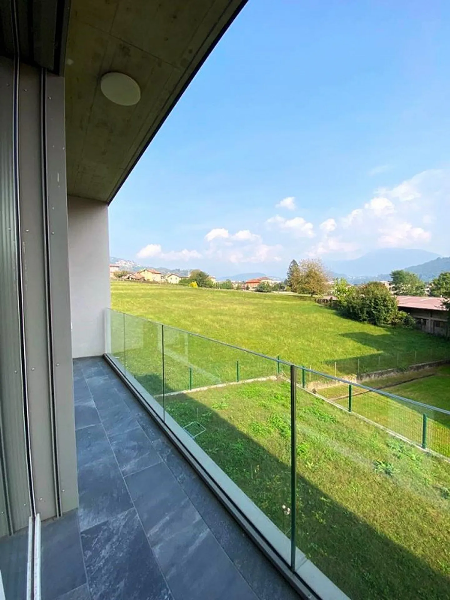 Appartamento moderno con terrazza - Foto 10 di 11