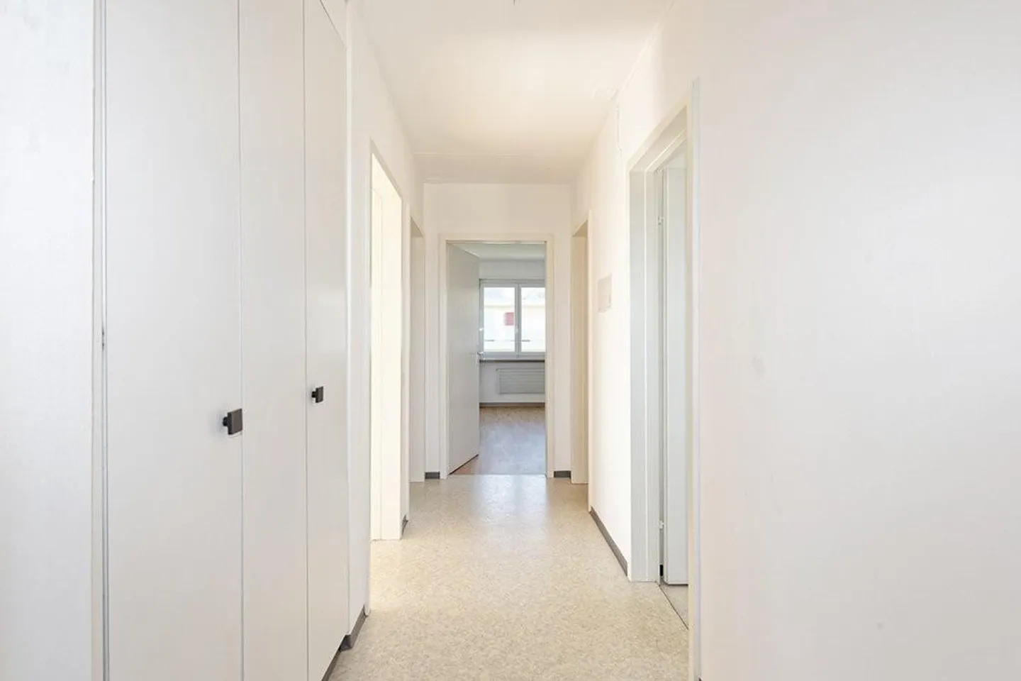 Vue sur le vert dans un quartier familial - Photo 3 sur 11