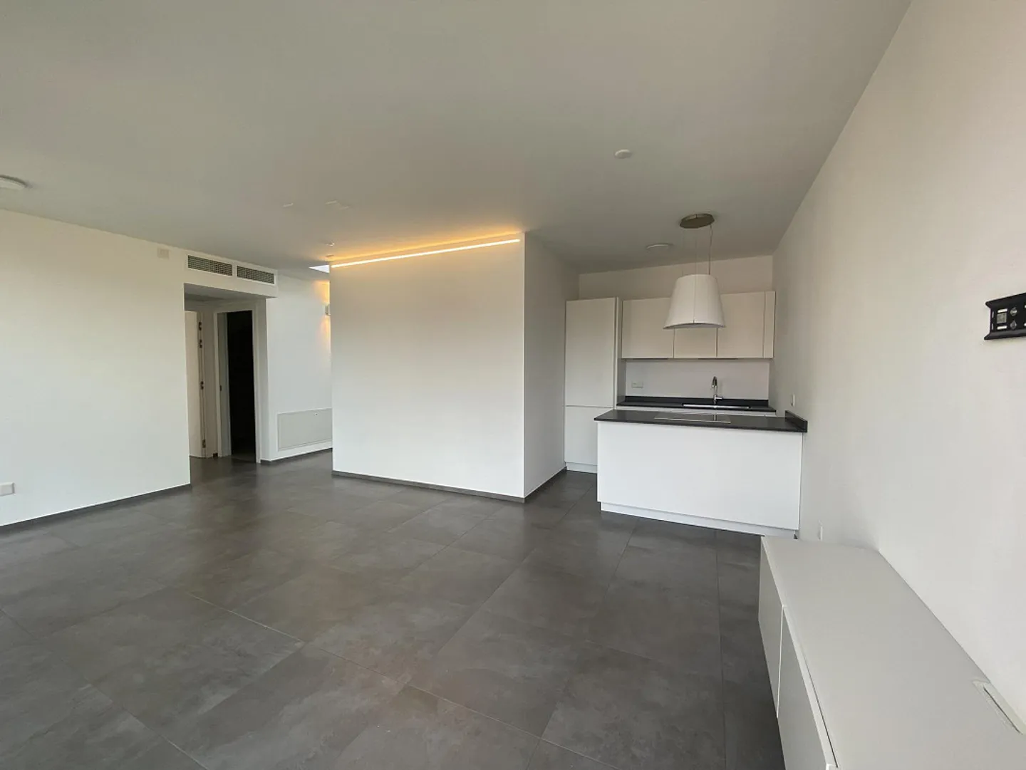 Appartamento moderno con terrazza - Foto 3 di 11