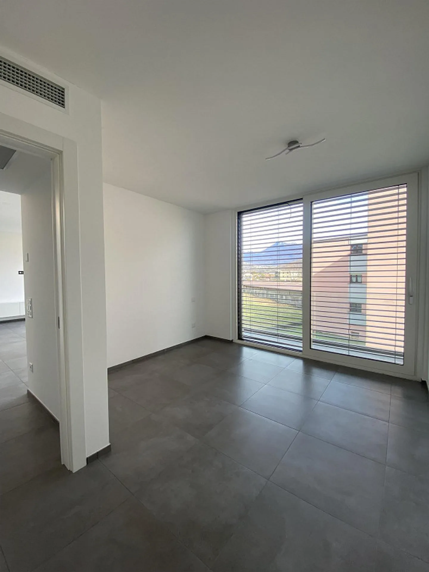 Appartamento moderno con terrazza - Foto 5 di 11