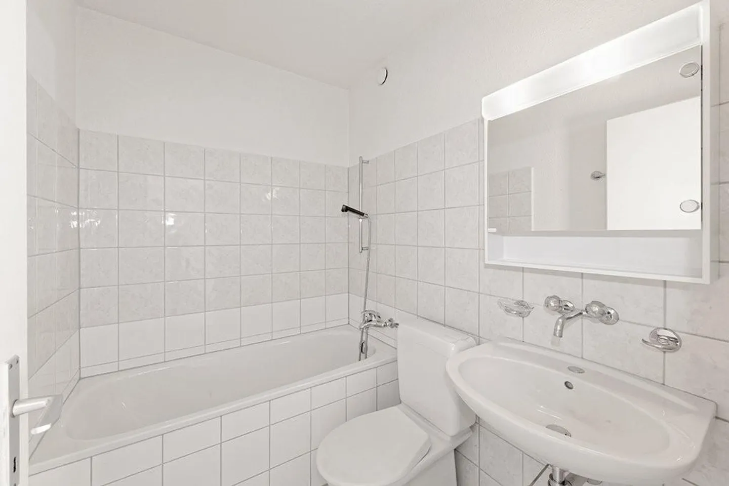 Vue sur le vert dans un quartier familial - Photo 5 sur 11