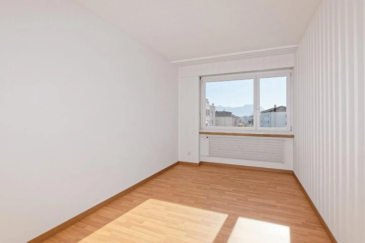 Vue sur le vert dans un quartier familial - Photo 7 sur 11