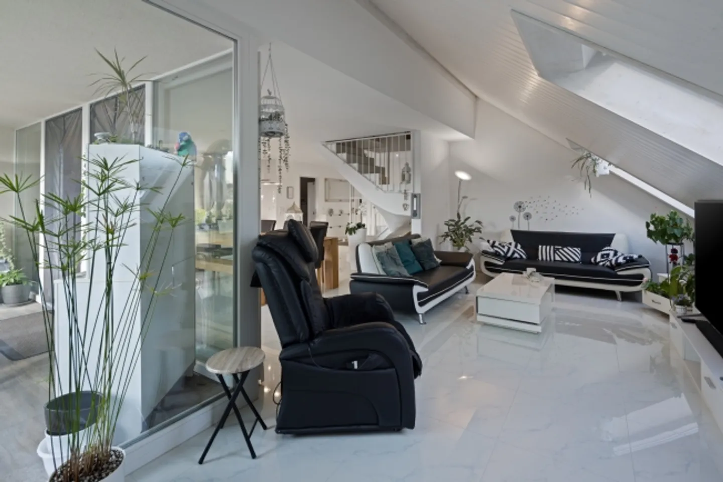 Elegant, grosszügig und neuwertig an zentraler Lage - Foto 6 von 13