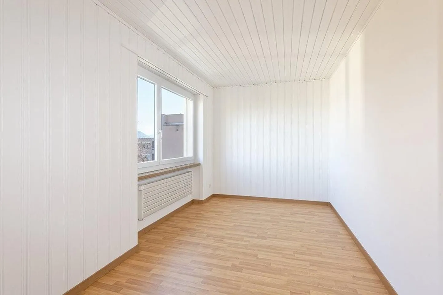 Vue sur le vert dans un quartier familial - Photo 6 sur 11