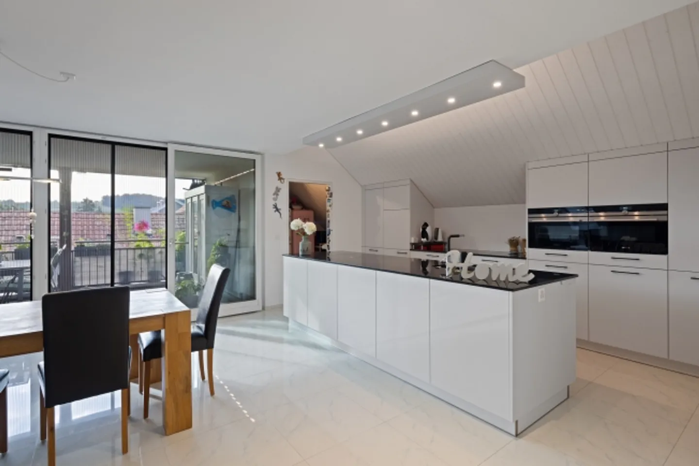 Elegant, grosszügig und neuwertig an zentraler Lage - Foto 4 von 13