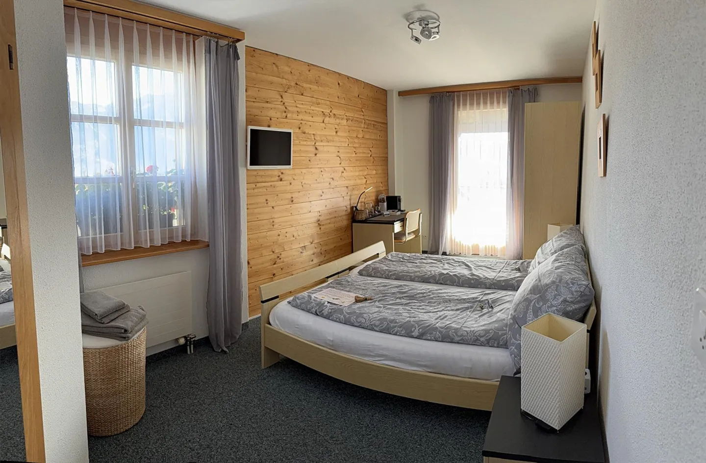 Flexible monthly room with balcony, with service and great view - Photo 1 of 7