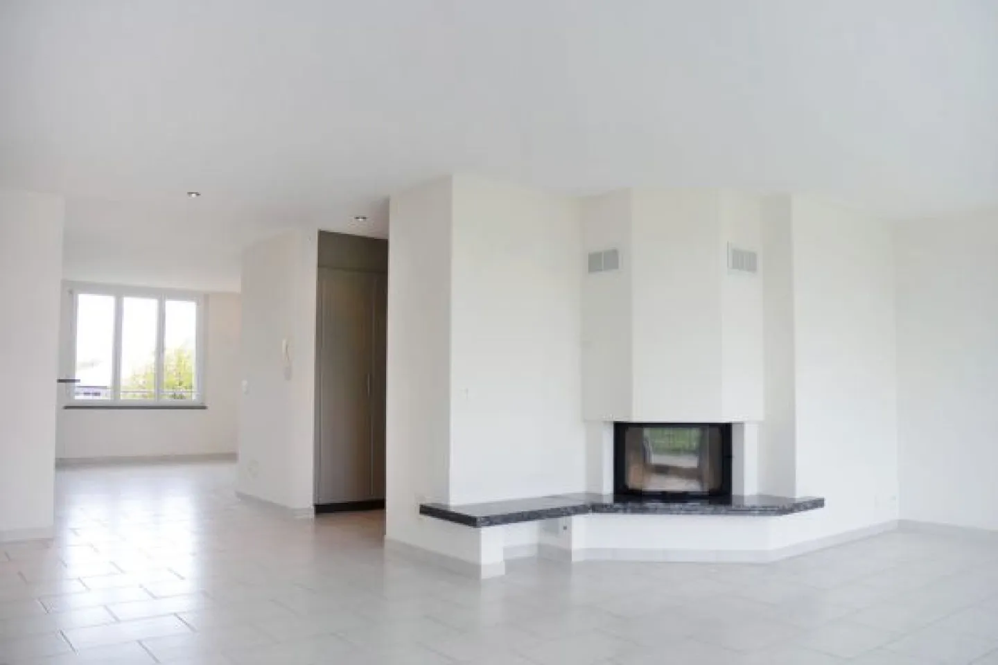 Appartement exclusif de 5 1/2 pièces au 1er étage avec vue panoramique dans un emplacement de premier ordre et calme - Photo 4 sur 13