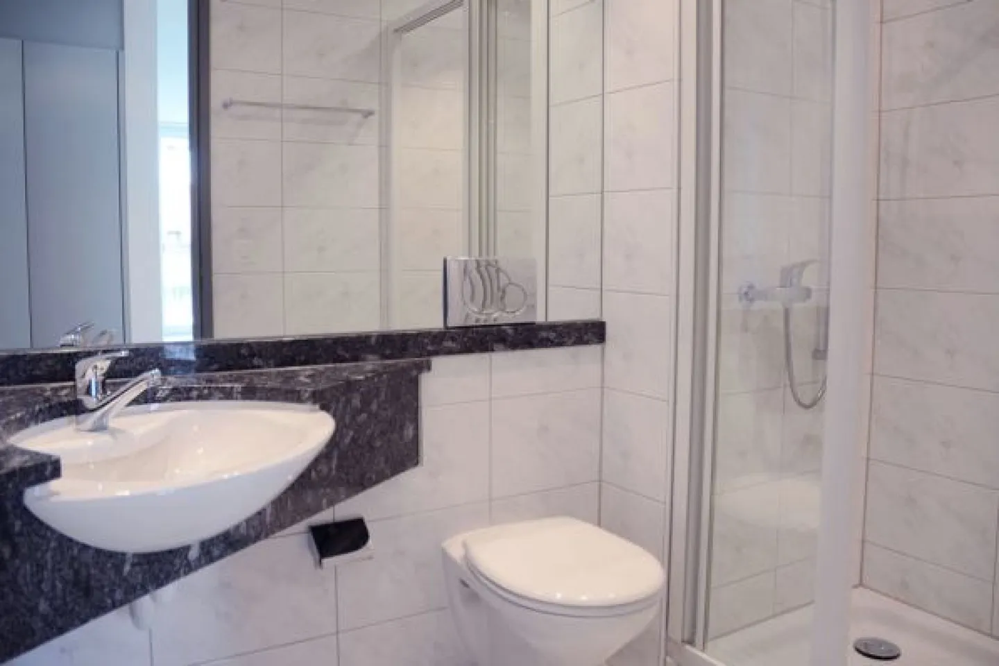 Appartement exclusif de 5 1/2 pièces au 1er étage avec vue panoramique dans un emplacement de premier ordre et calme - Photo 13 sur 13