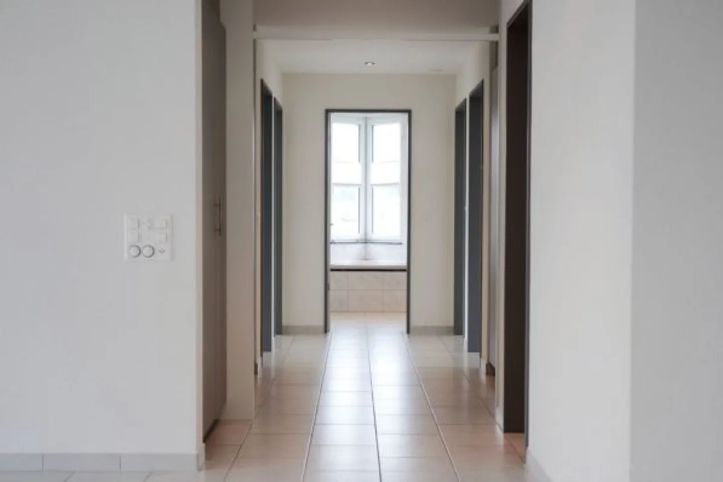Appartement exclusif de 5 1/2 pièces au 1er étage avec vue panoramique dans un emplacement de premier ordre et calme - Photo 6 sur 13