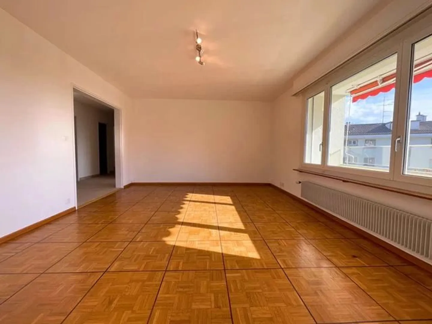 Bellissimo appartamento di 4.5 locali al 3° piano con balcone - Foto 2 di 13