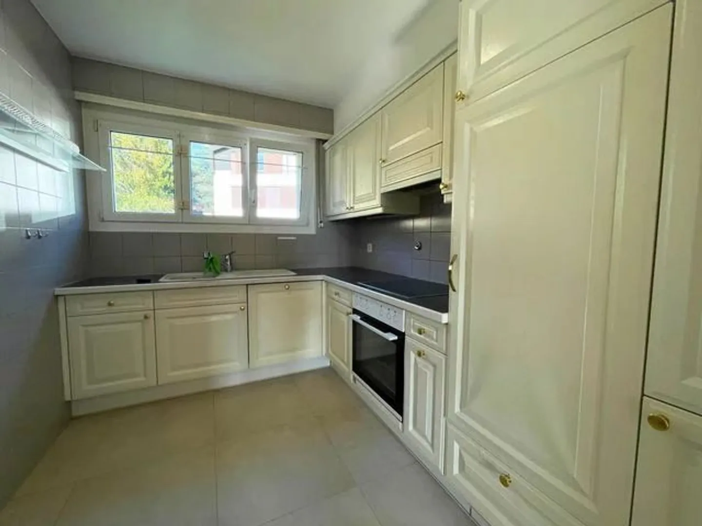 Bellissimo appartamento di 4.5 locali al 3° piano con balcone - Foto 5 di 13