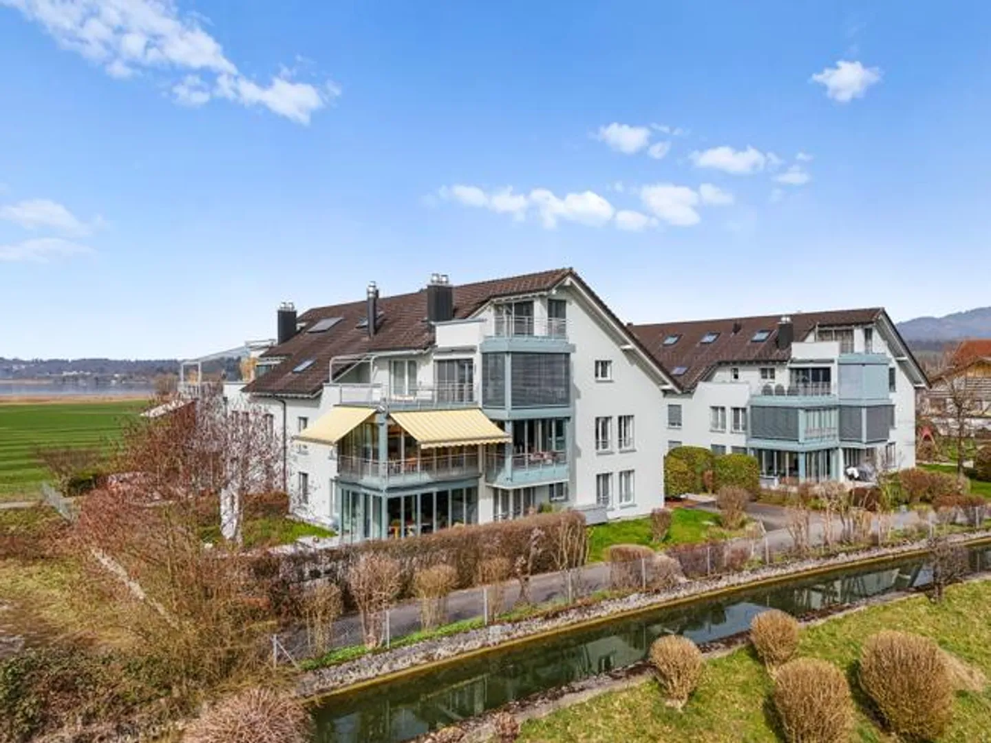 Close to the lake in a quiet location - Photo 3 of 16