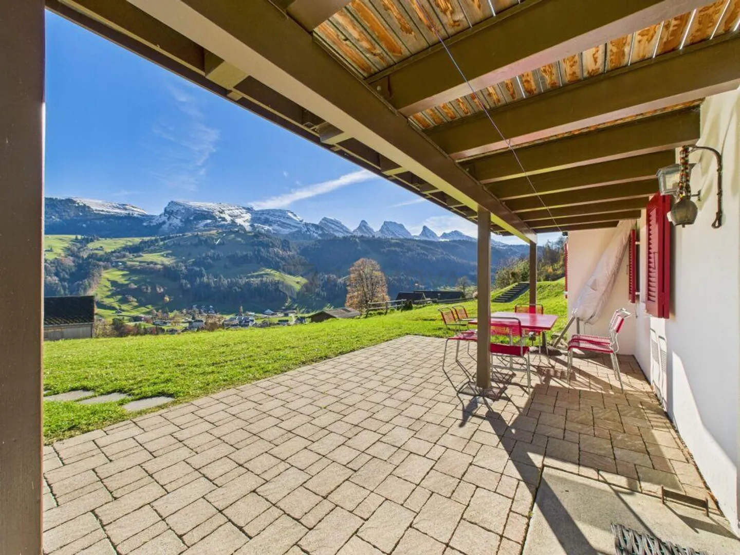 Charming chalet with breathtaking alpine landscape - Photo 2 of 15