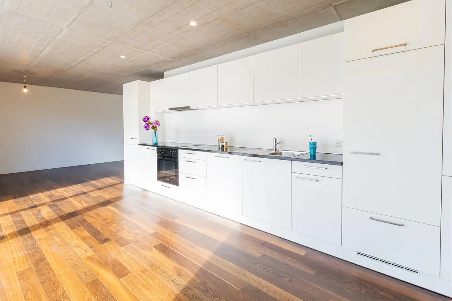 moderne 1,5 Zimmerwohnung mit Ausblick in die Berge - Foto 2 von 6