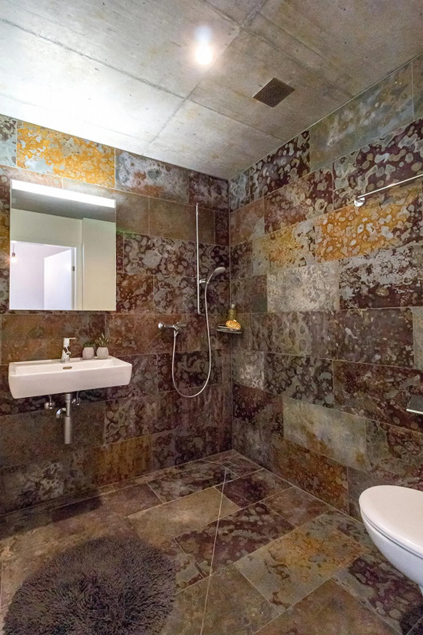 moderne 1,5 Zimmerwohnung mit Ausblick in die Berge - Foto 3 von 6