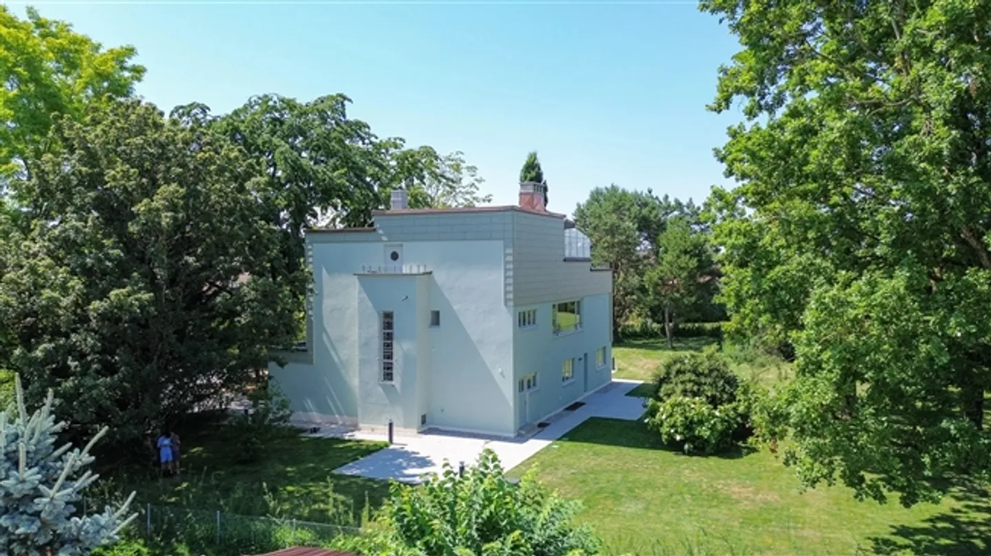 6.5-room maisonette with beautiful garden and terraces in a completely renovated architect villa, 300 m from the LEB train station in Bercher - Photo 5 of 14