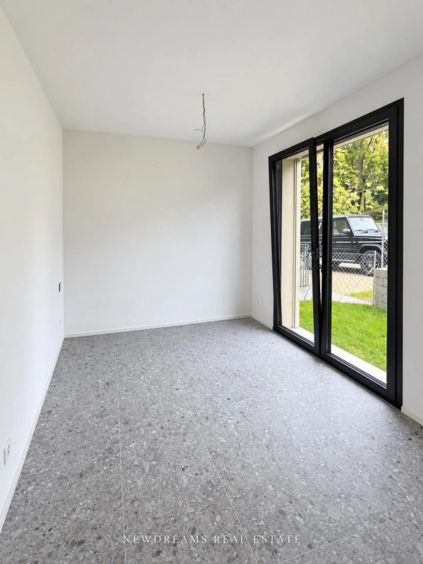 STUNDEVOLLES NEUES WOHNUNG UMGEBEN VON GRÜN MIT PRIVATGARTEN - Foto 12 von 23