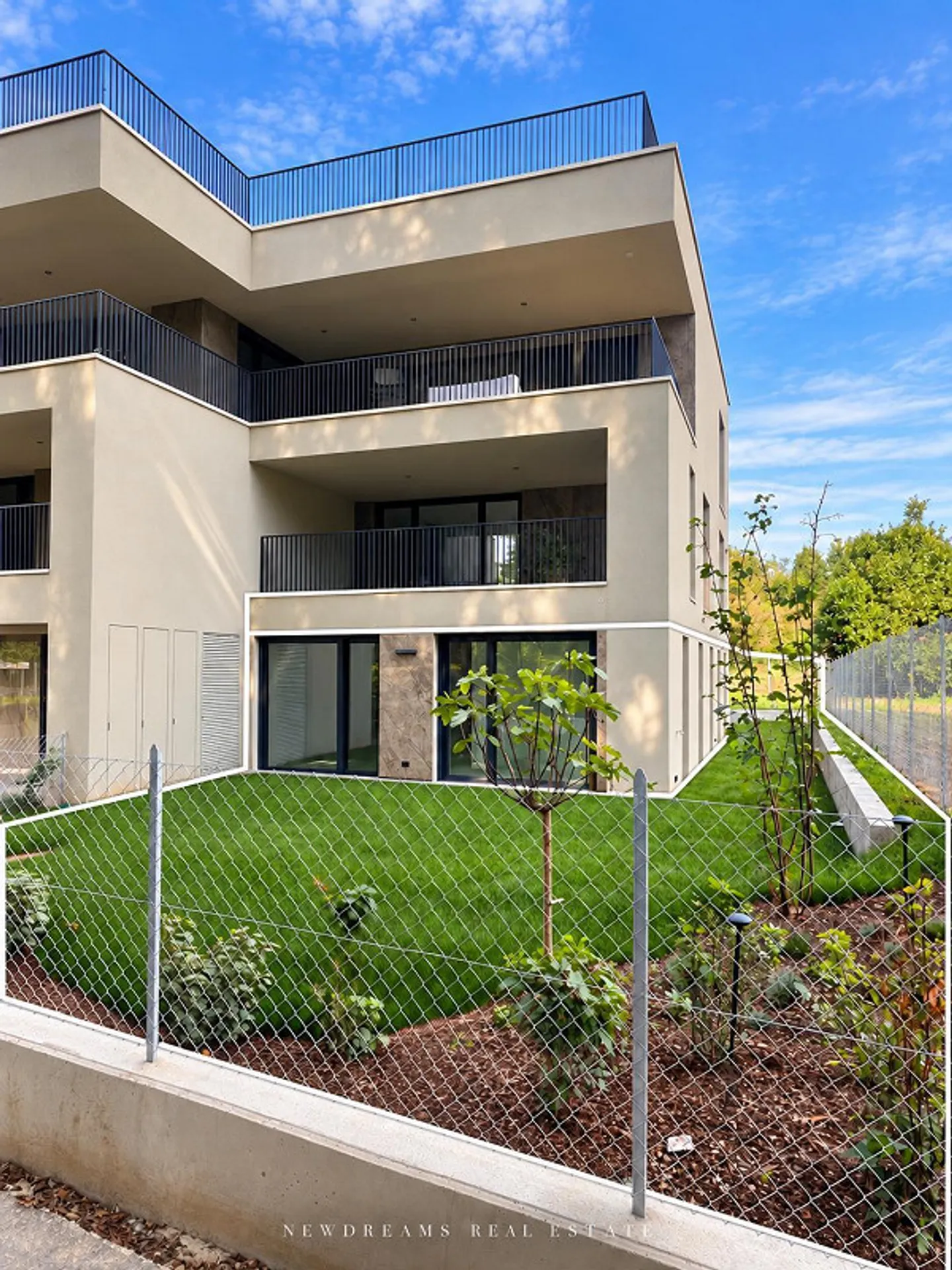 STUNDEVOLLES NEUES WOHNUNG UMGEBEN VON GRÜN MIT PRIVATGARTEN - Foto 15 von 23