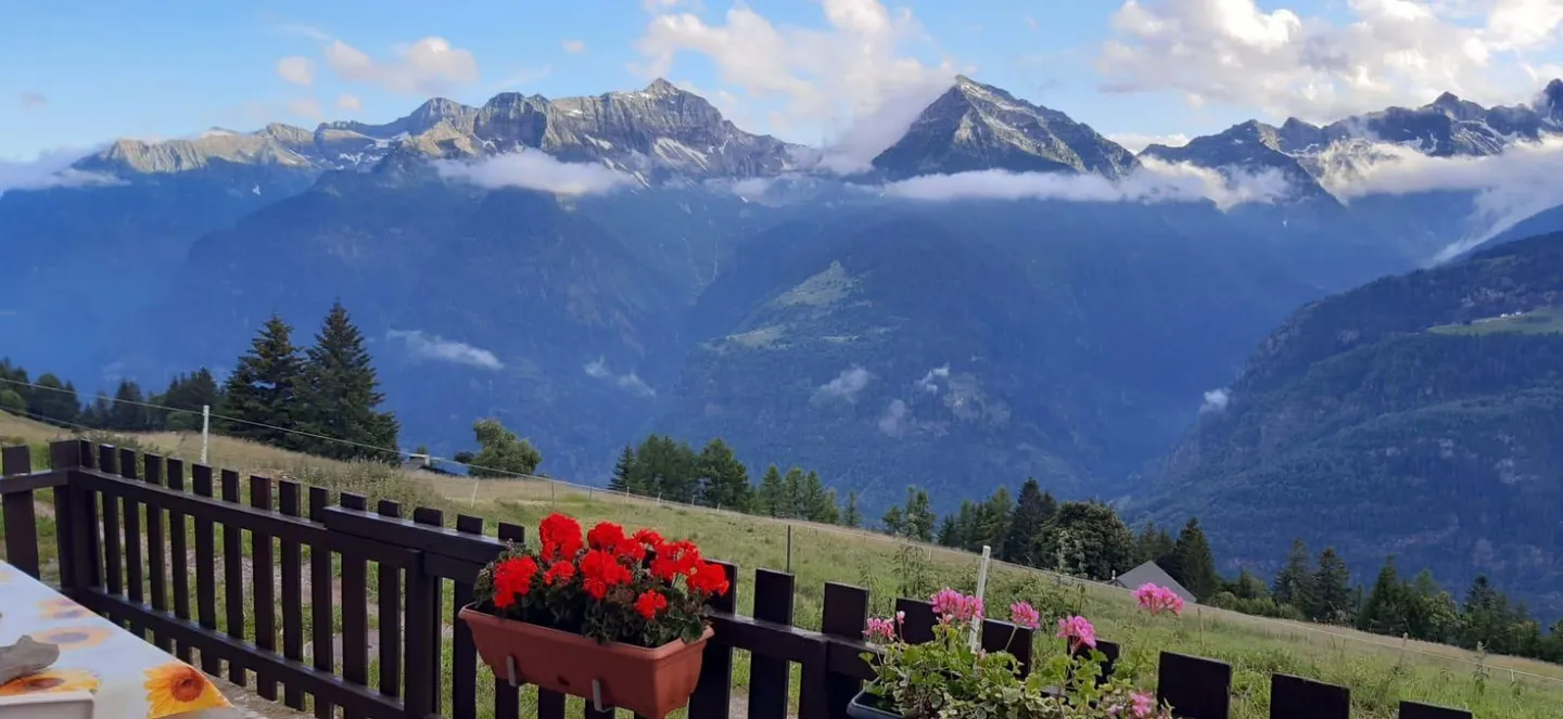 rustico di 3 locali con cortile e bellissima vista - Foto 14 di 17