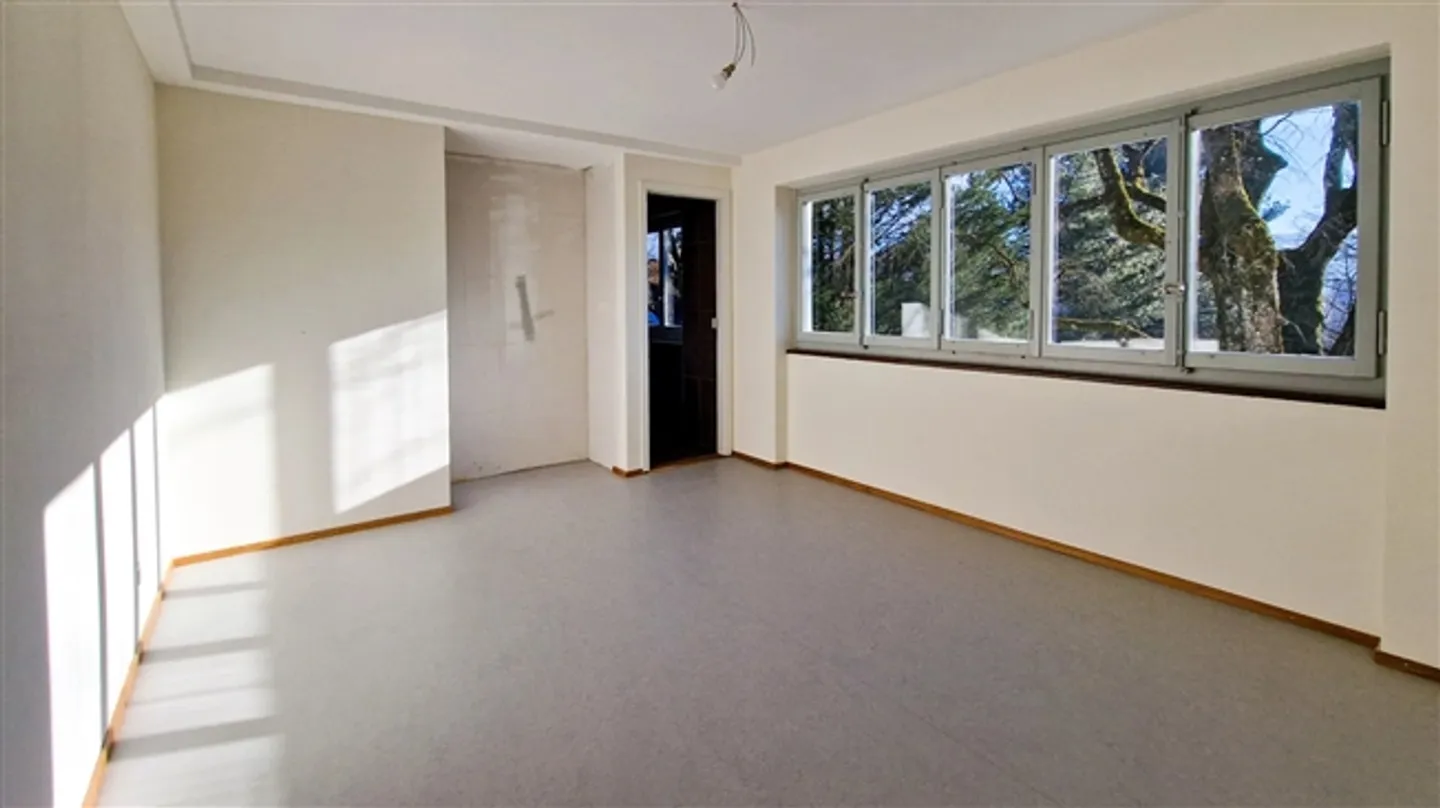 6.5-room maisonette with beautiful garden and terraces in a completely renovated architect villa, 300 m from the LEB train station in Bercher - Photo 10 of 14