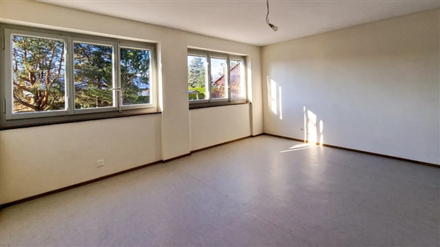 6.5-room maisonette with beautiful garden and terraces in a completely renovated architect villa, 300 m from the LEB train station in Bercher - Photo 12 of 14