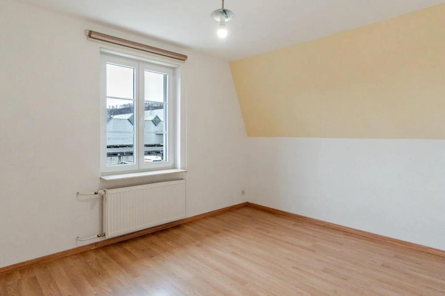 Maison individuelle familiale de 6,5 Z' avec jardin dans un emplacement central - Photo 8 sur 13