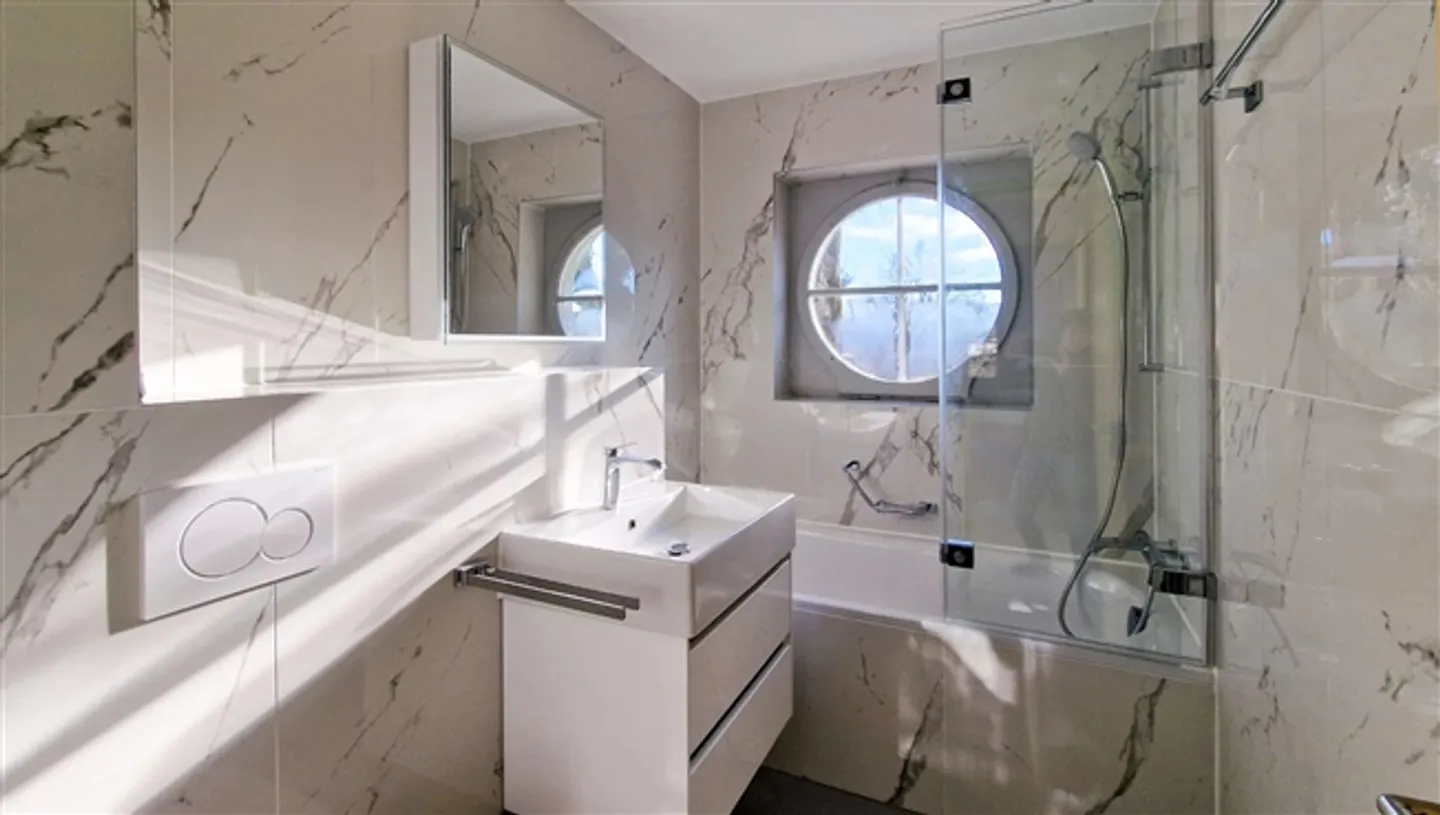 6.5-room maisonette with beautiful garden and terraces in a completely renovated architect villa, 300 m from the LEB train station in Bercher - Photo 13 of 14