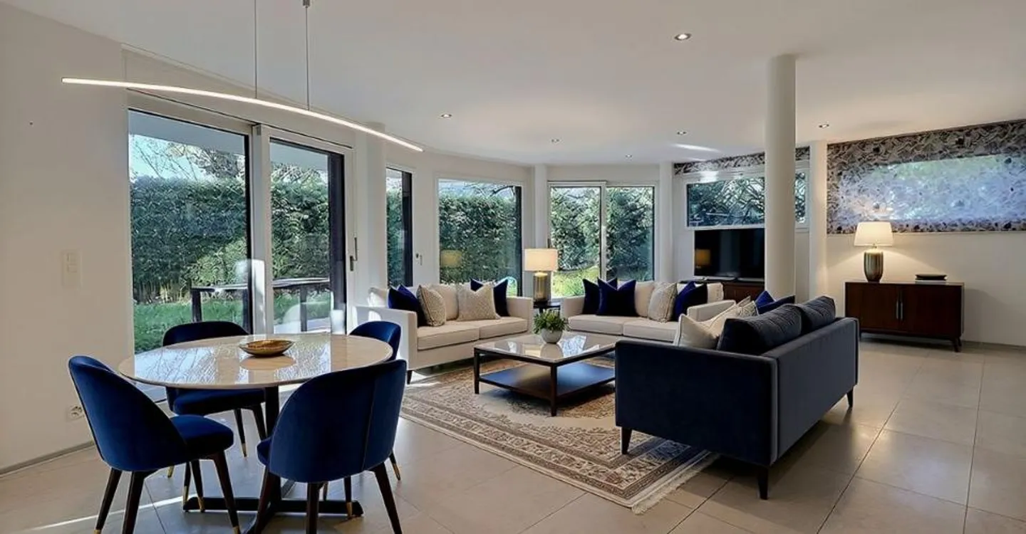 Luxurious Apartment with Terrace - Photo 2 of 7