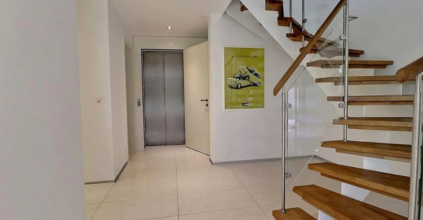Luxurious Apartment with Terrace - Photo 7 of 7