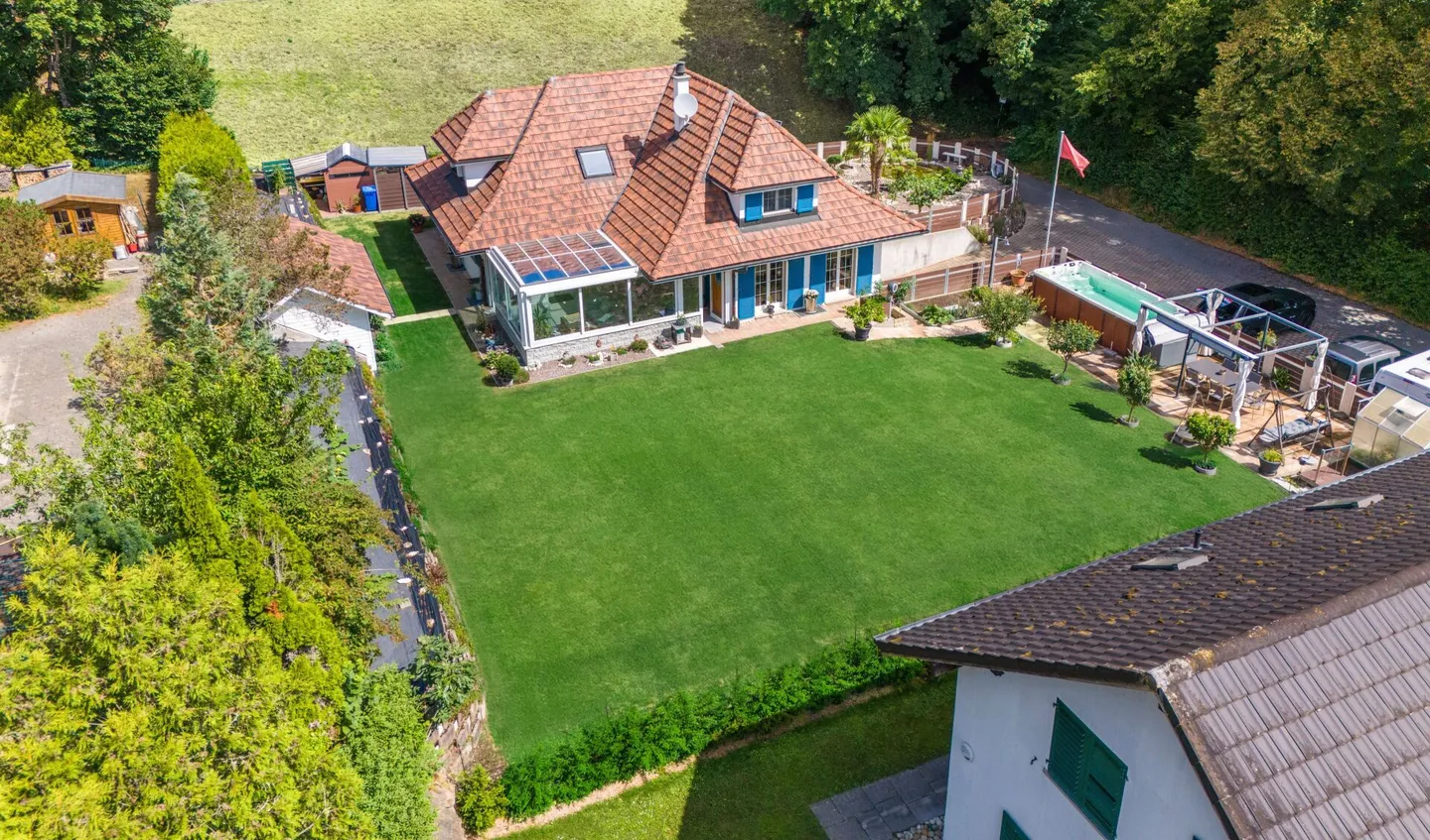 VILLA DI CAMPAGNA SU UN TERRENO DI 1.226 M² - Foto 1 di 8