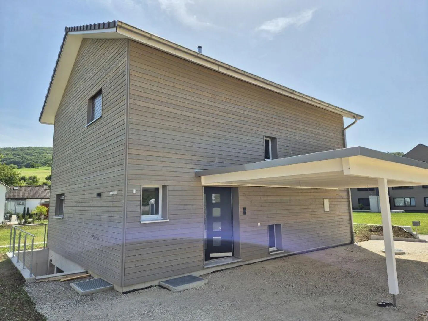 Modern Single-Family Home with High-Quality Finish and Intelligent ... - Photo 2 of 11