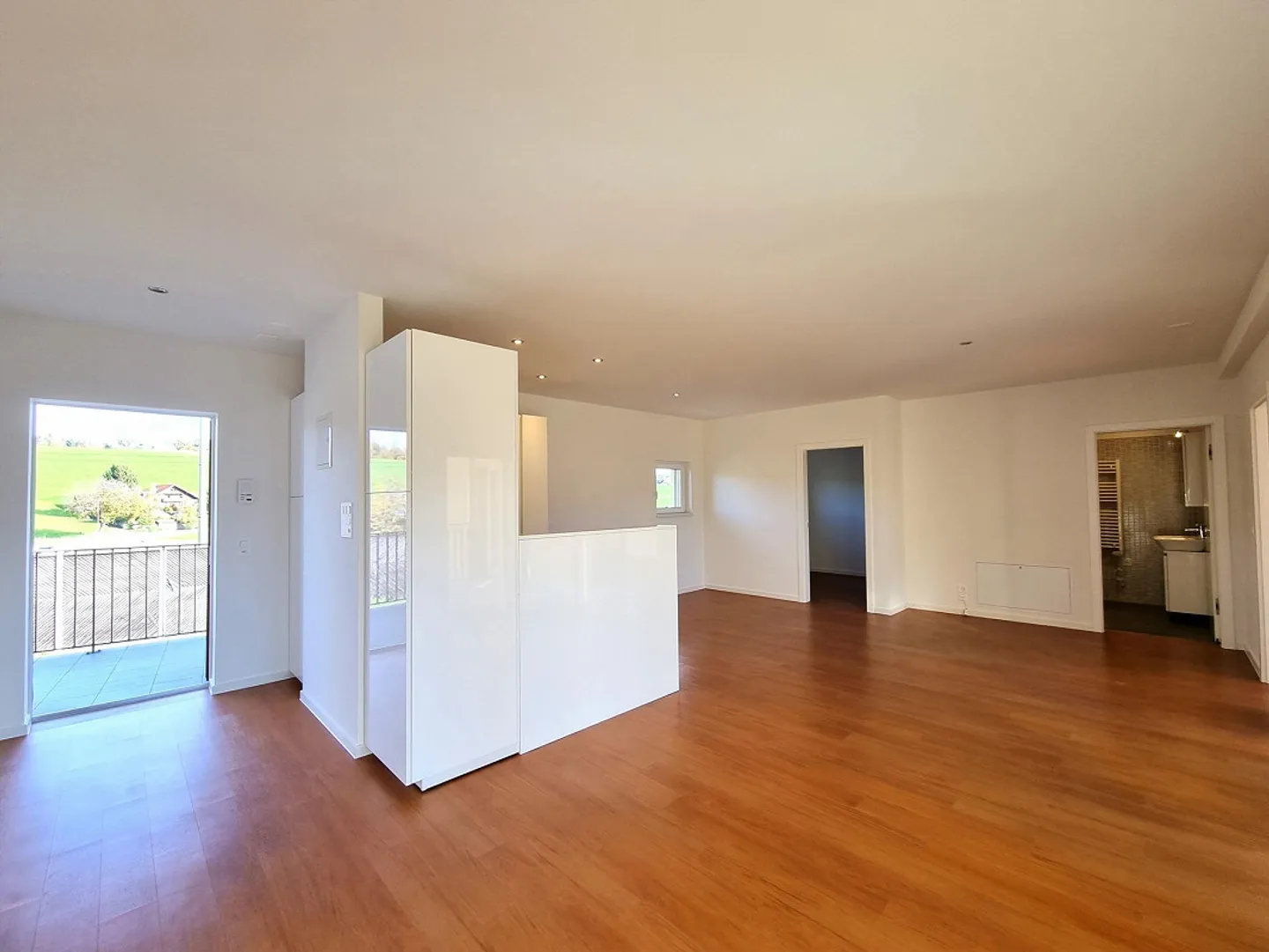 Charmante Wohnung mit Balkon - Foto 3 von 9