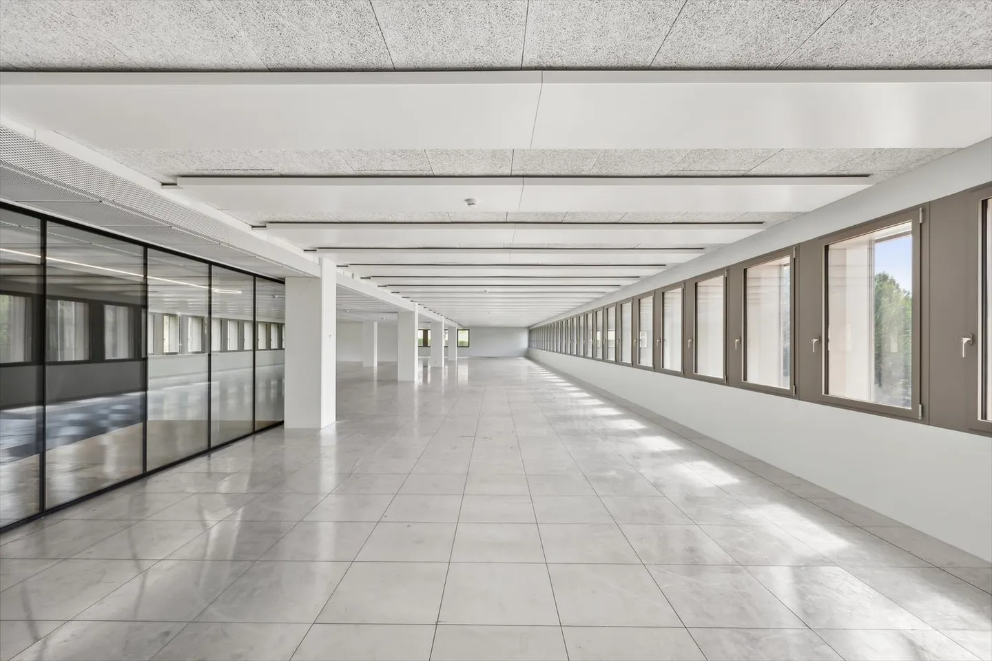 Flexibler Büroflächen in Open-Space-Büros mit anpassbaren Ausstattungen - Foto 3 von 11