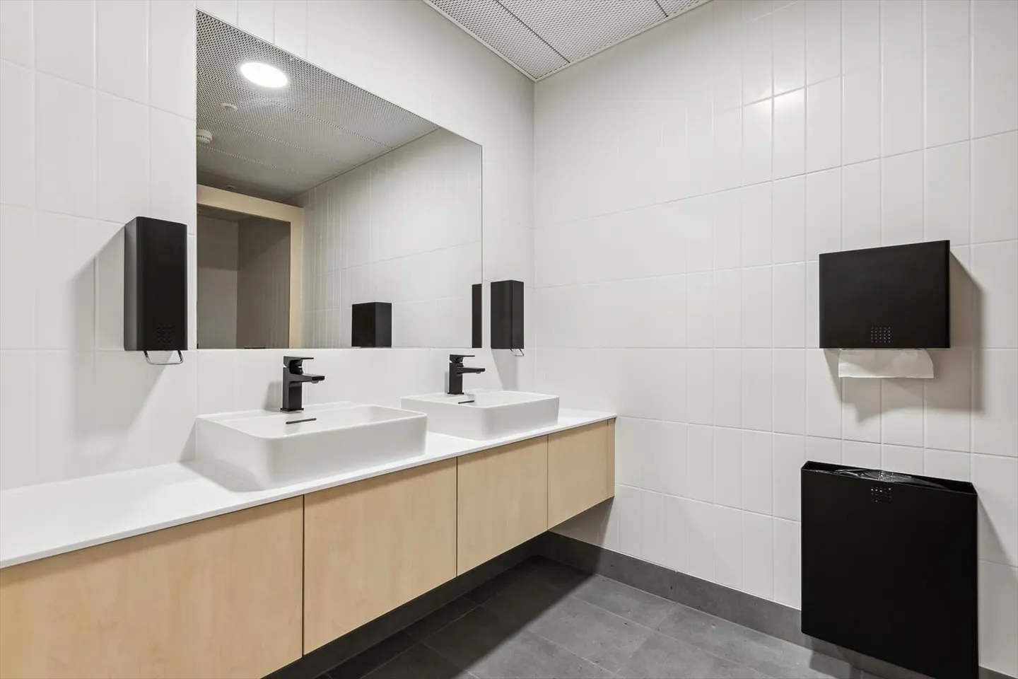 Flexibler Büroflächen in Open-Space-Büros mit anpassbaren Ausstattungen - Foto 6 von 11